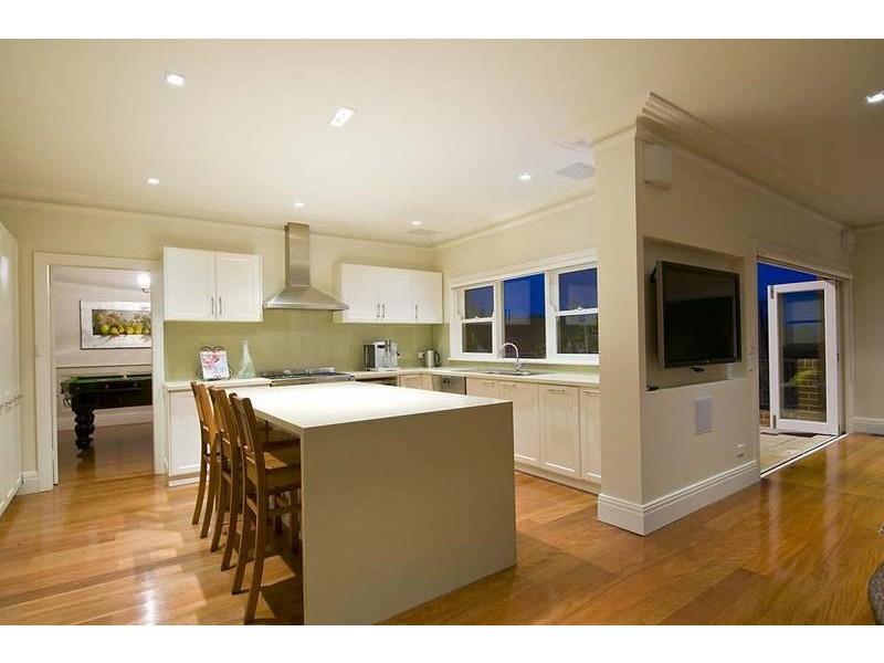 contemporary style kitchen