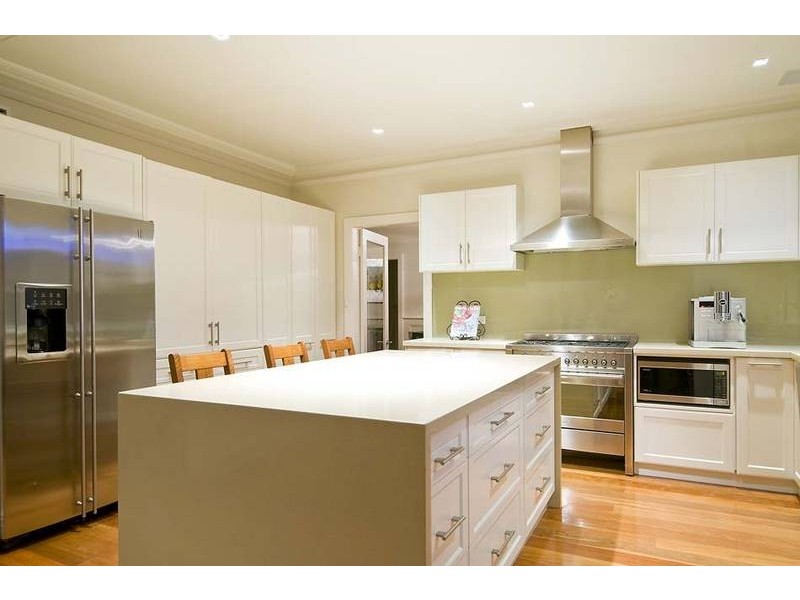 contemporary style kitchen