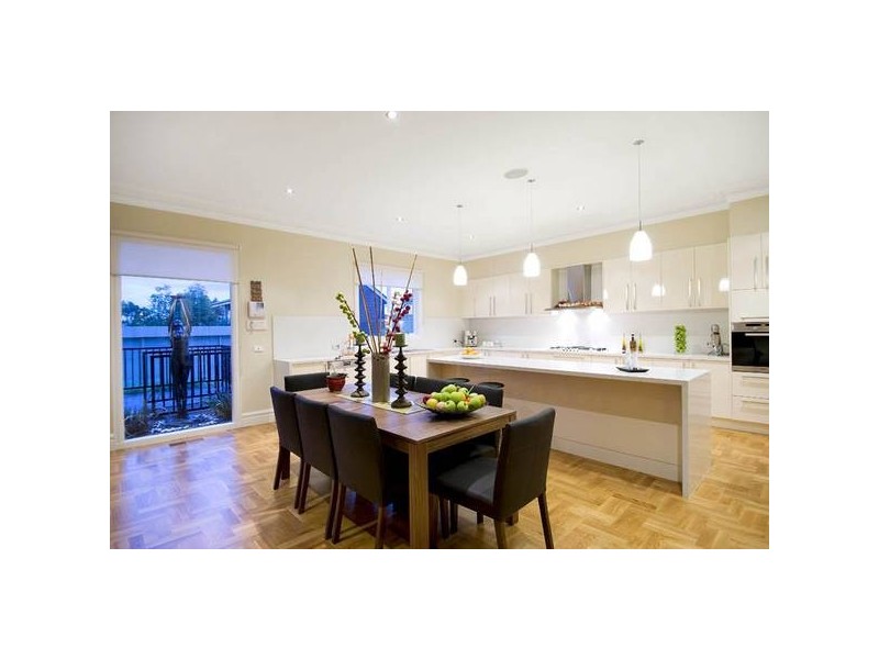 classic style dining room