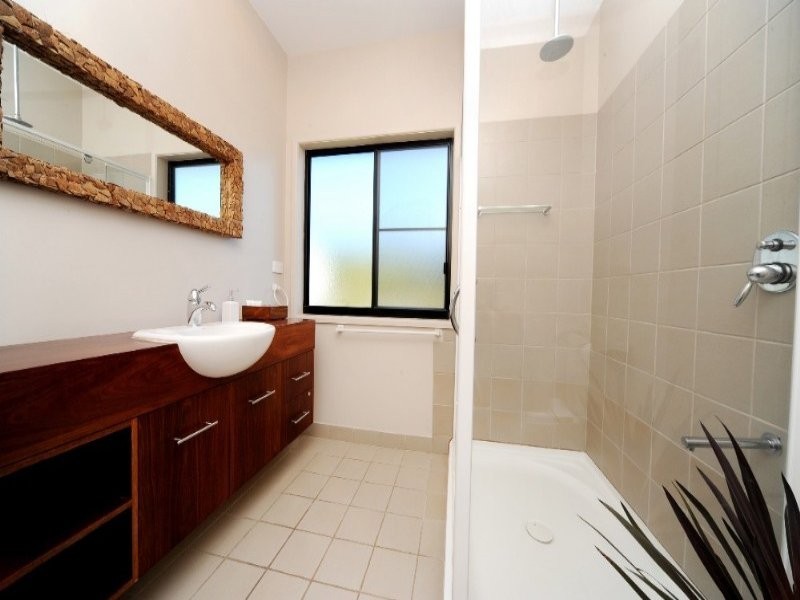 contemporary style bathroom