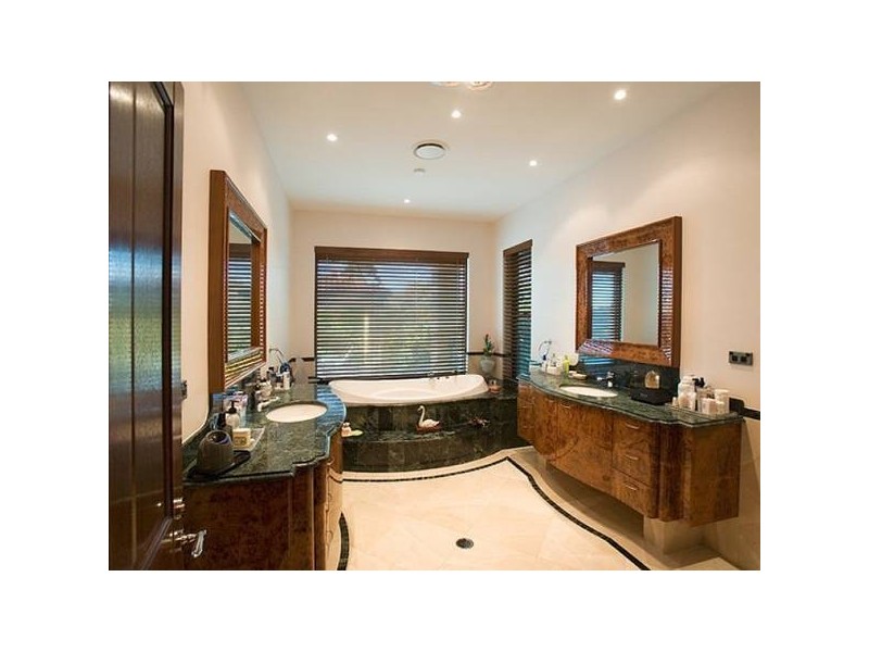 classic style bathroom