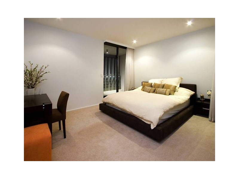 contemporary style bedroom