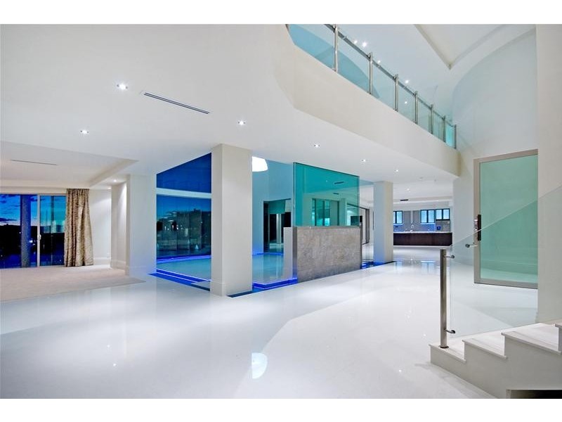 contemporary style bedroom