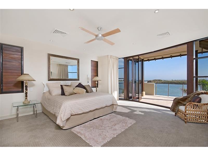 classic style bedroom