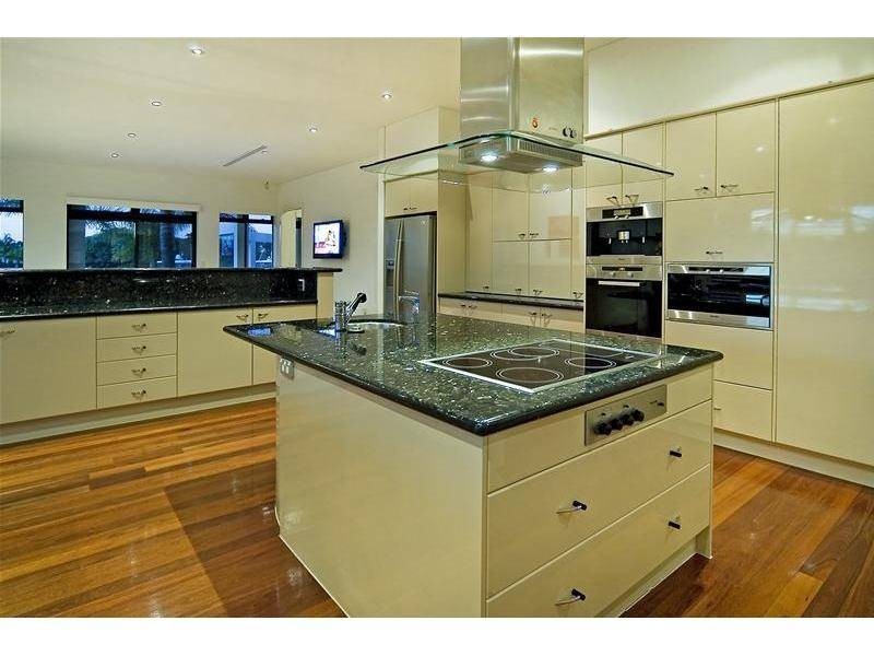 contemporary style kitchen