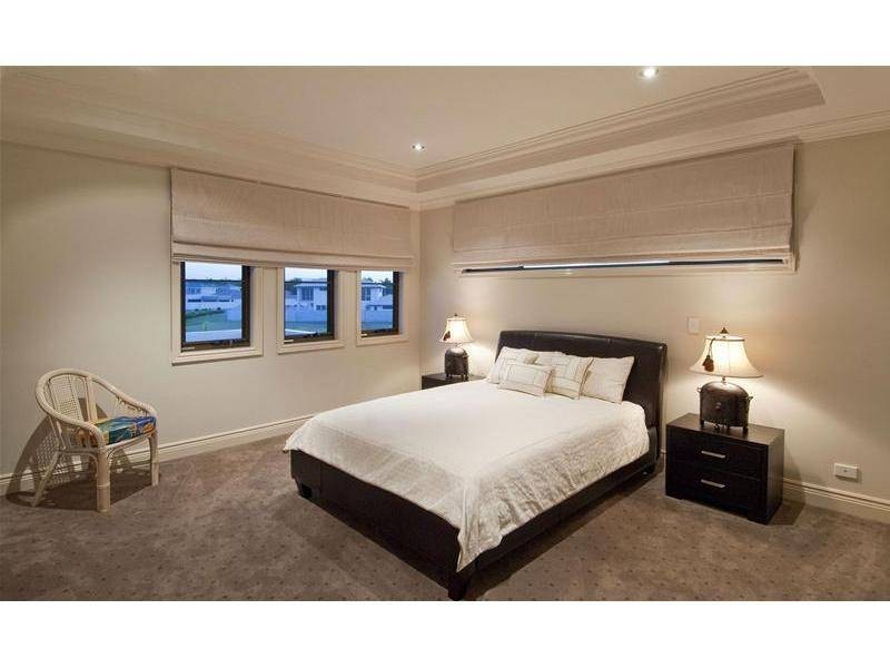 contemporary style bedroom