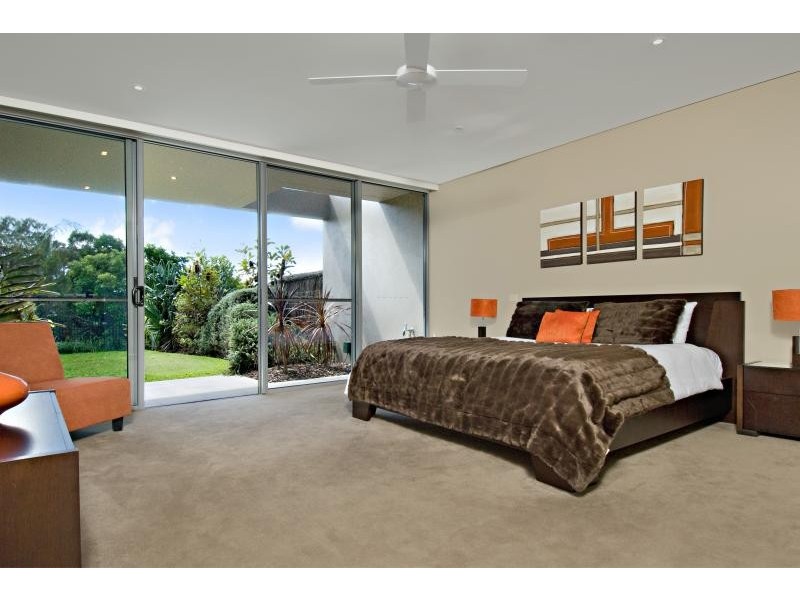 contemporary style bedroom