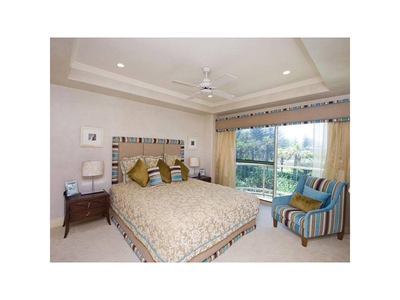 classic style bedroom