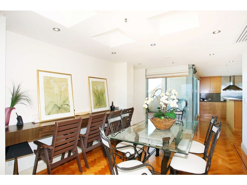 classic style dining room