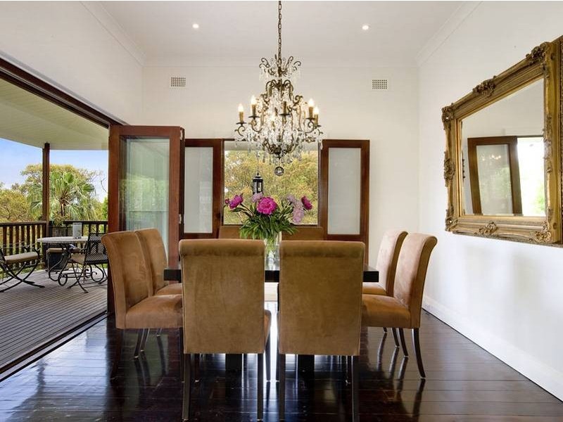 classic style dining room