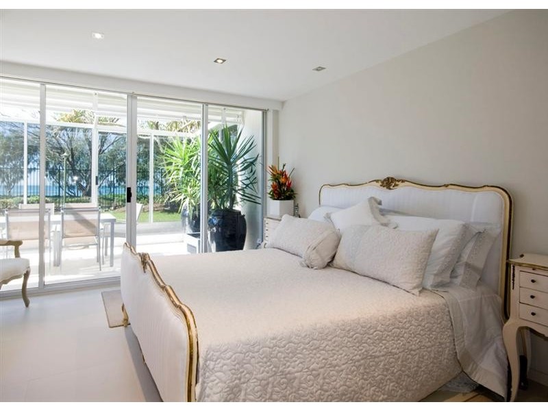 classic style bedroom