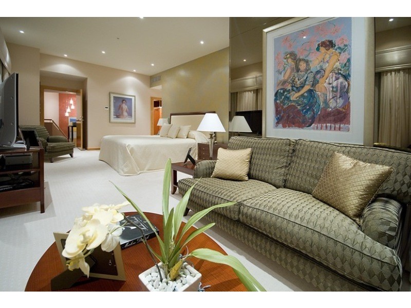 contemporary style bedroom