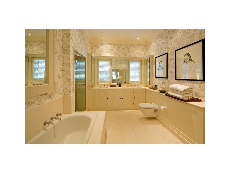 classic style bathroom