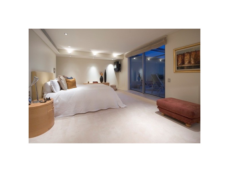 contemporary style bedroom