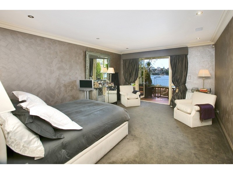 classic style bedroom