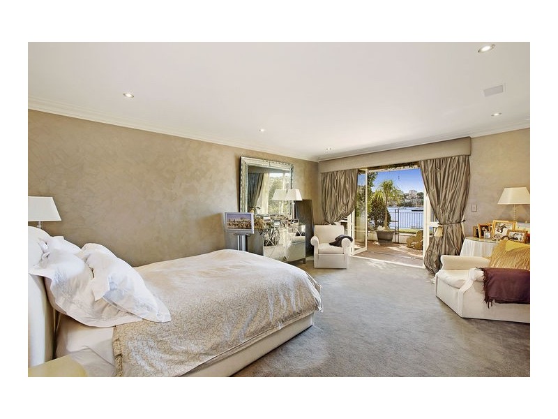 classic style bedroom