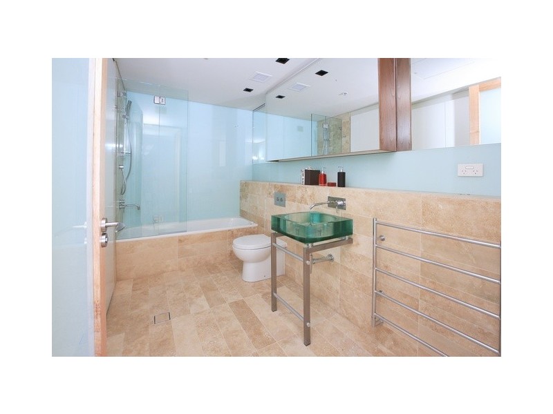 contemporary style bathroom