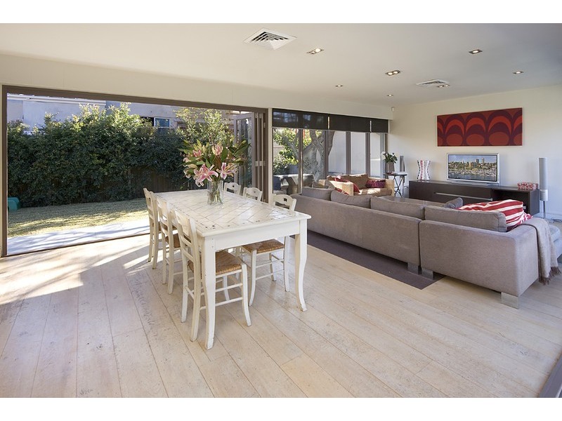 classic style dining room
