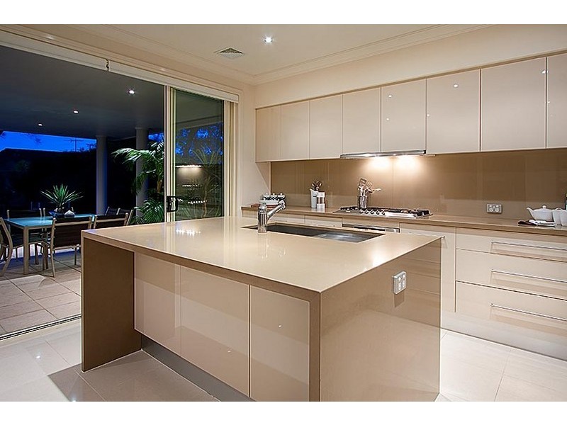 contemporary style kitchen