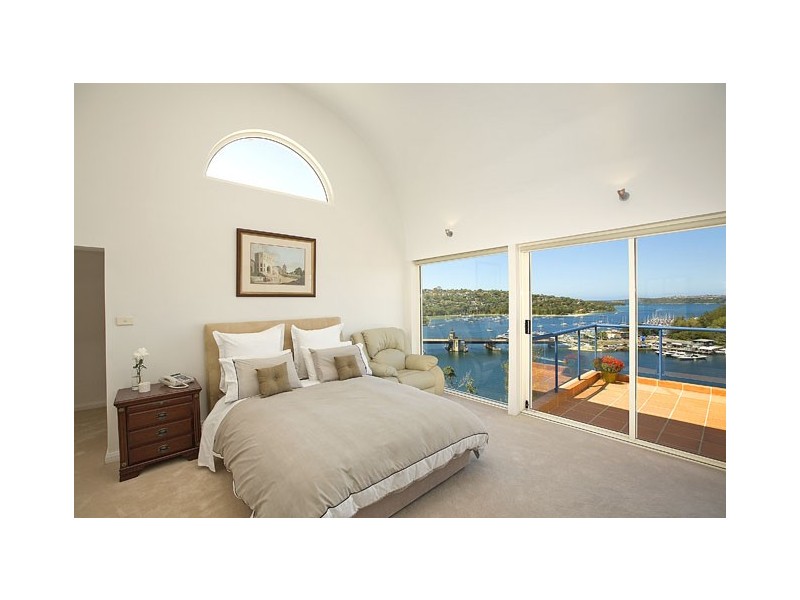 contemporary style bedroom