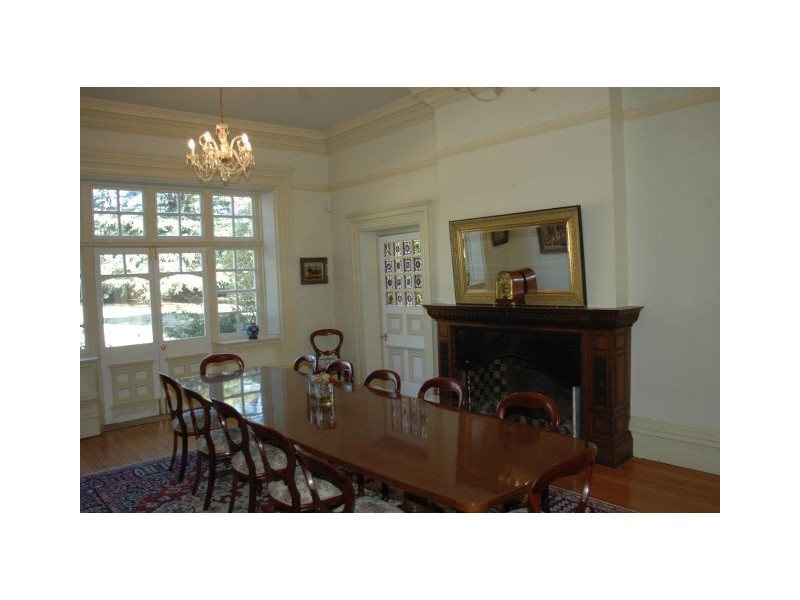 classic style dining room