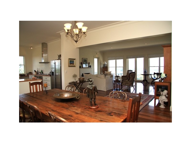 classic style dining room
