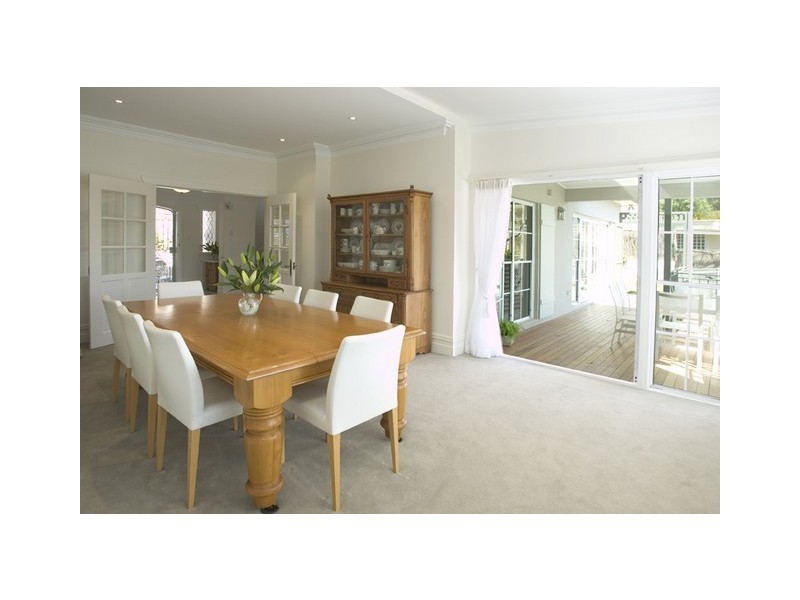 classic style dining room