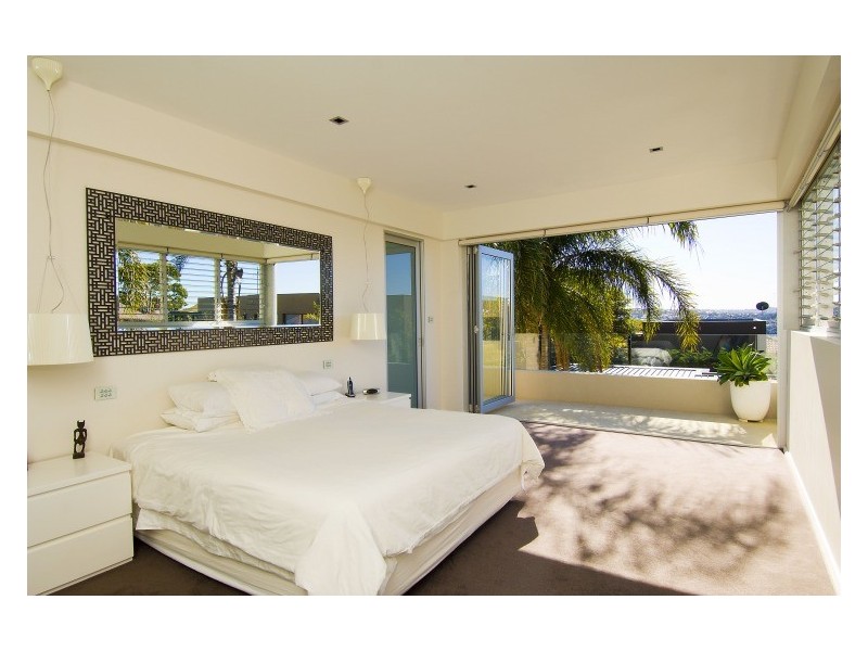 contemporary style bedroom