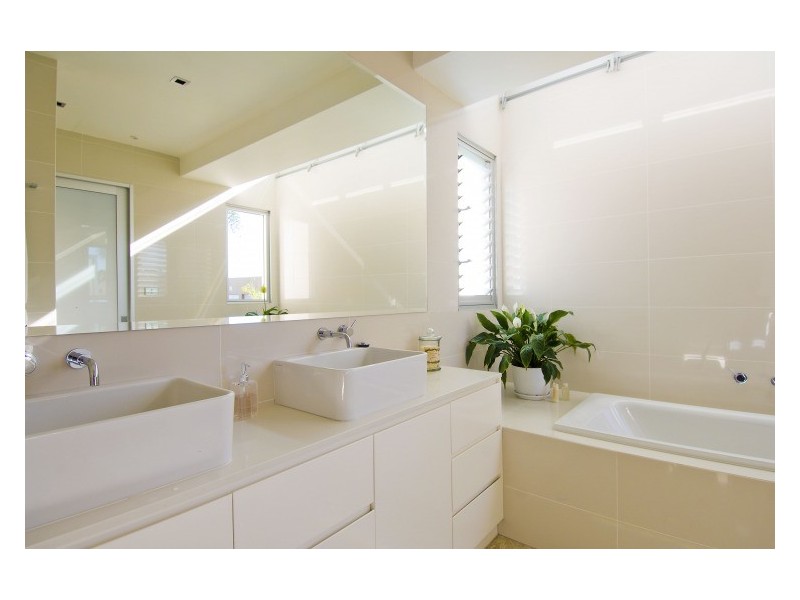 contemporary style bathroom