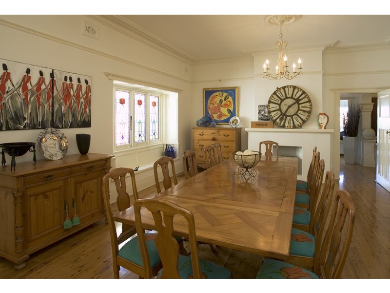 classic style dining room