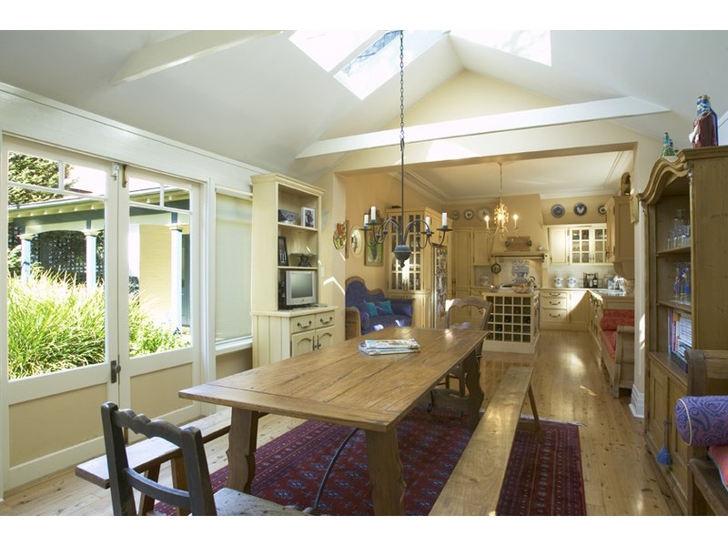 classic style dining room