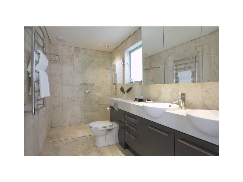 classic style bathroom