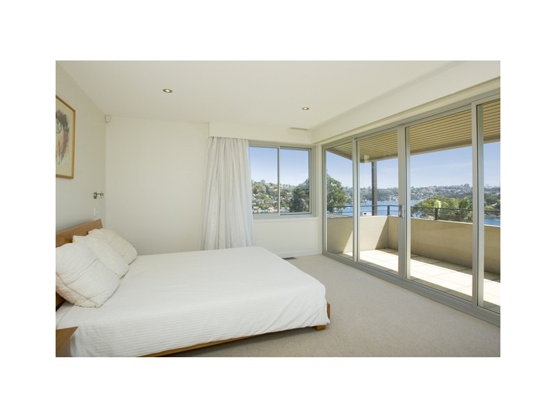 contemporary style bedroom