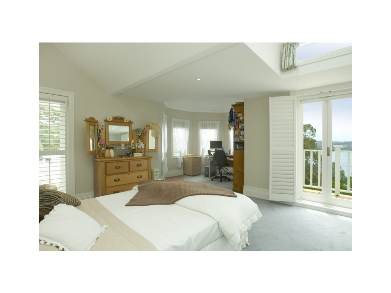 classic style bedroom