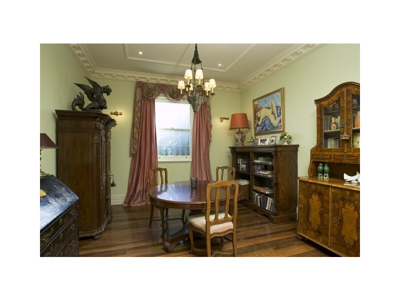 classic style dining room