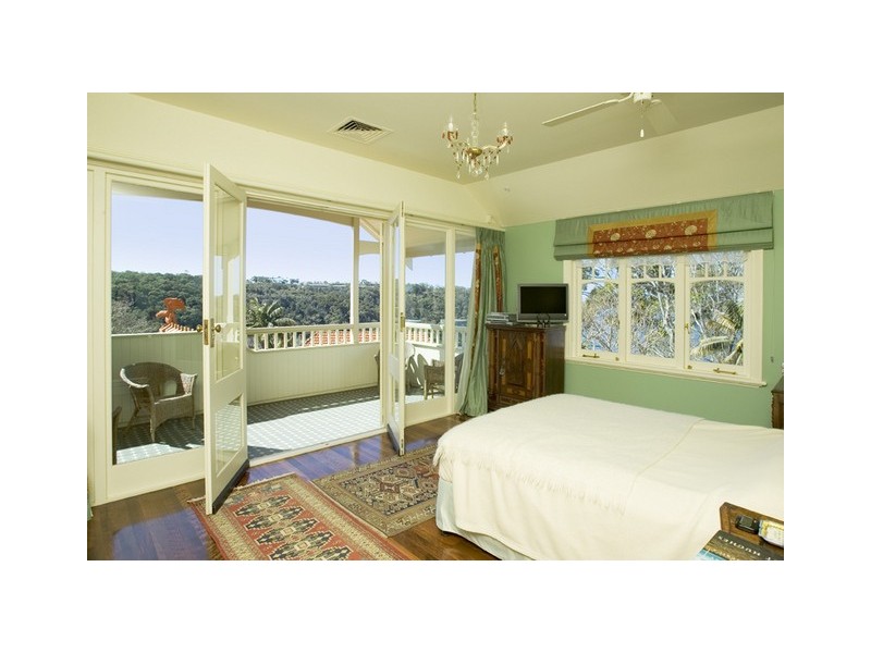 classic style bedroom