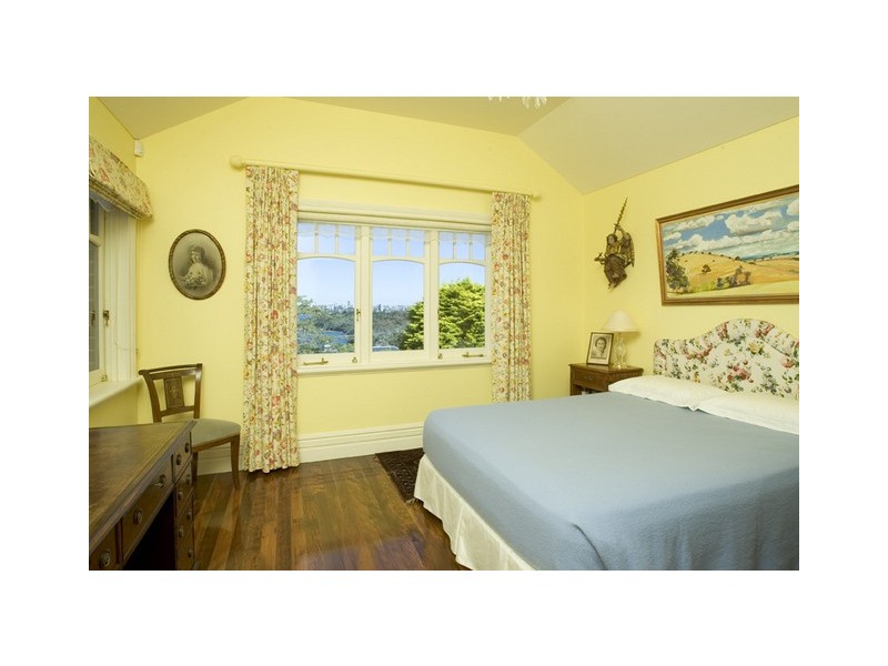 classic style bedroom