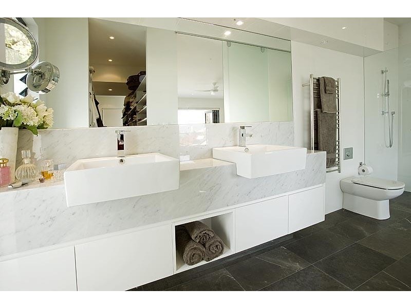 contemporary style bathroom