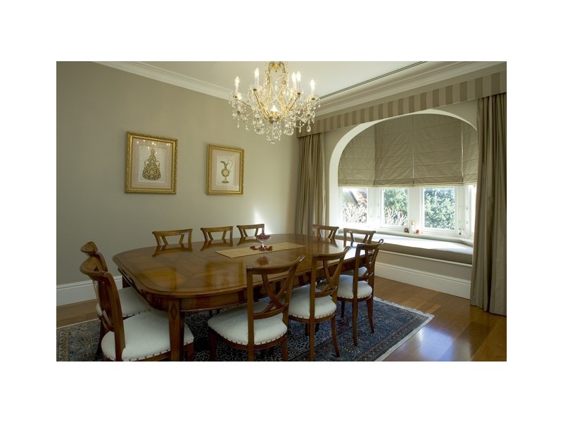 classic style dining room