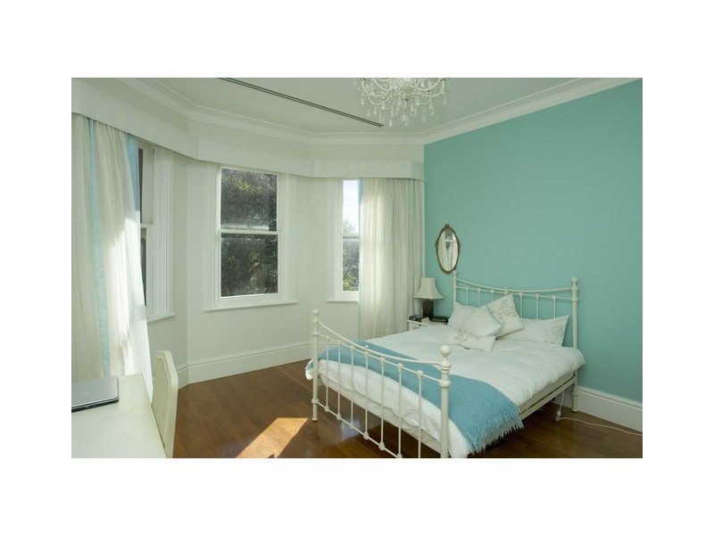 classic style bedroom