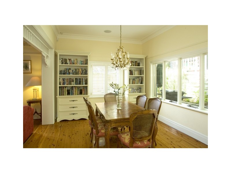 classic style dining room