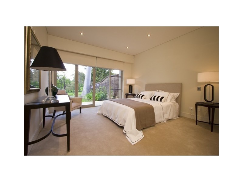 contemporary style bedroom