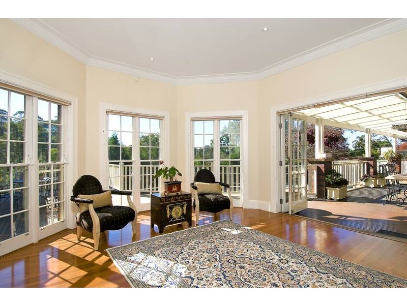 classic style living room