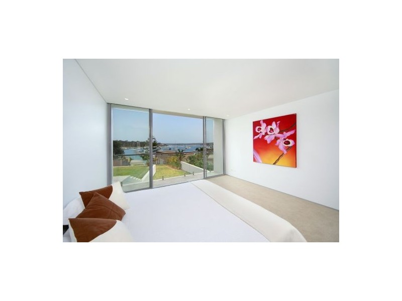 contemporary style bedroom