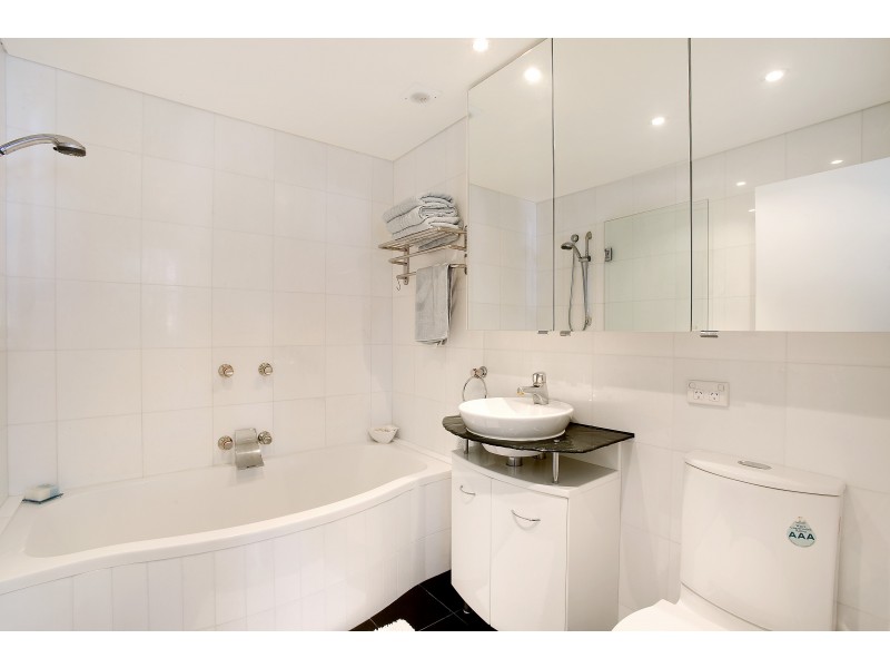 contemporary style bathroom