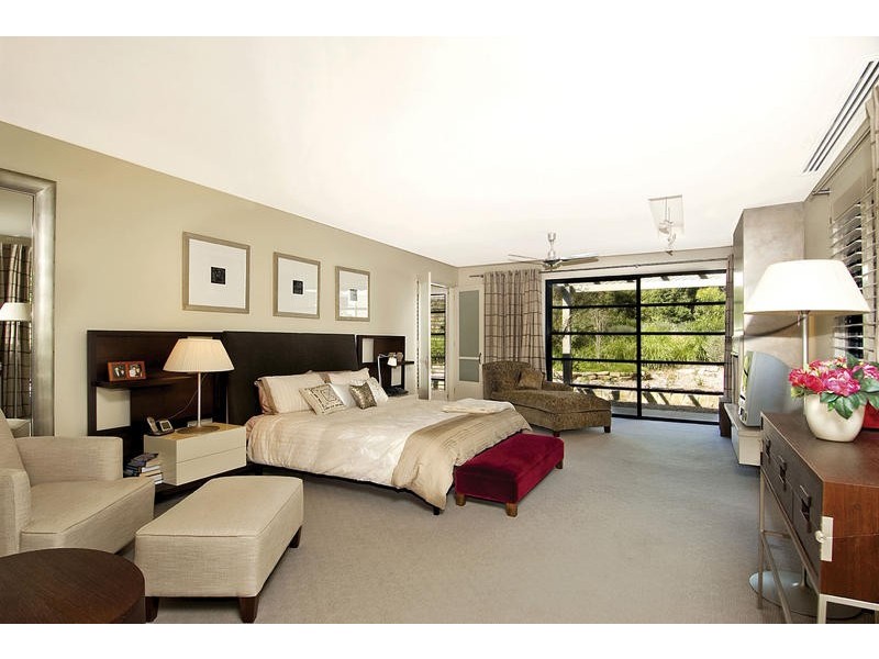 classic style bedroom