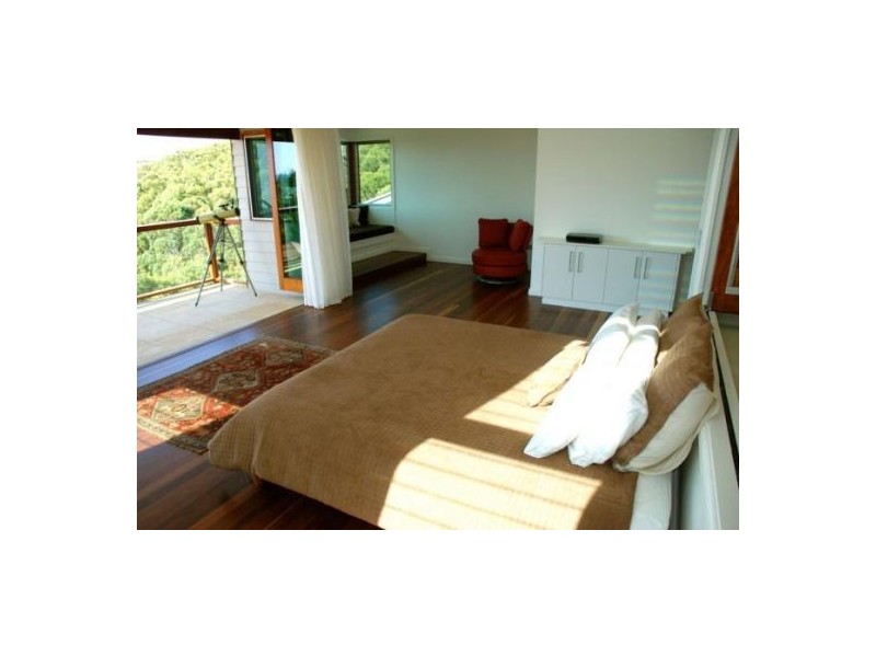 contemporary style bedroom