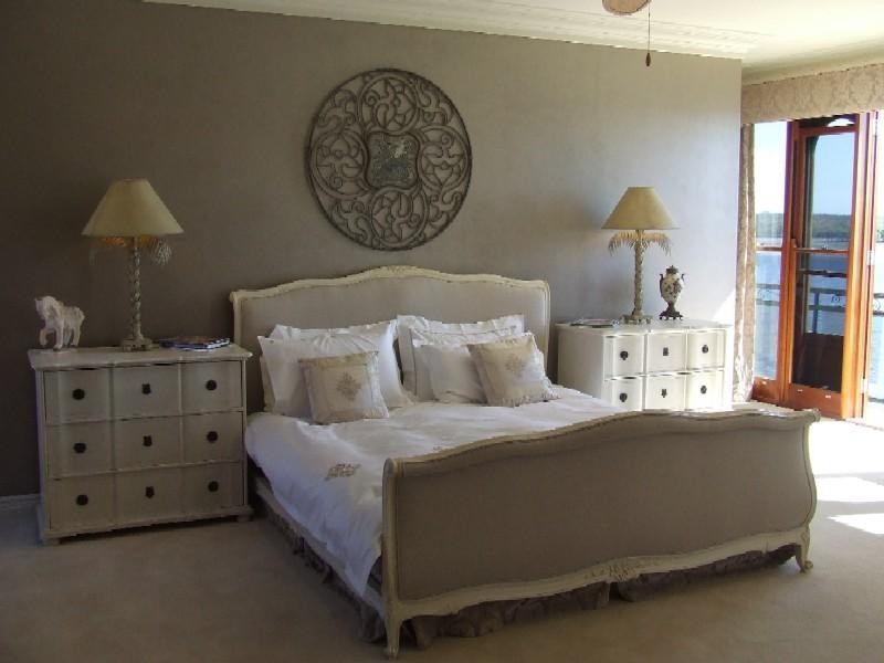 classic style bedroom