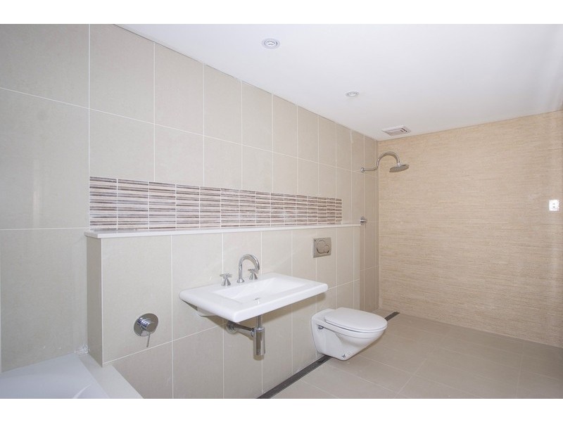 contemporary style bathroom