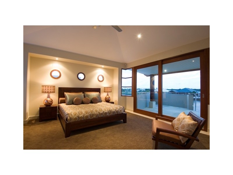 contemporary style bedroom